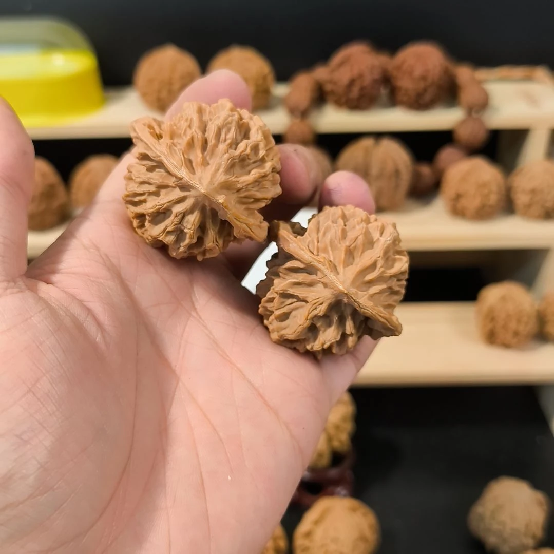 文玩核桃吊坠44帝王有黄点