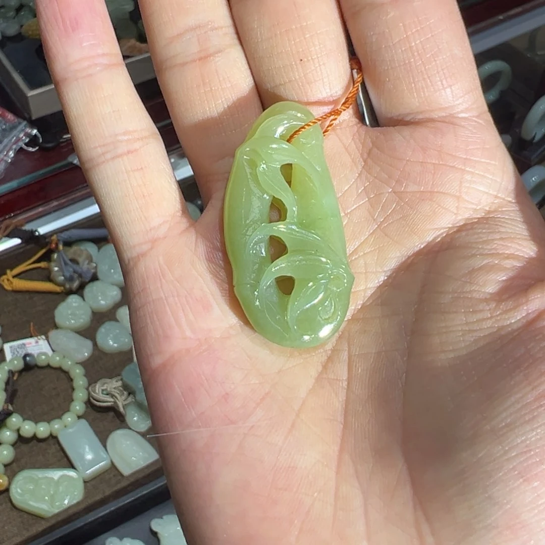 吊坠(赠链)未镶嵌和田玉一**恒