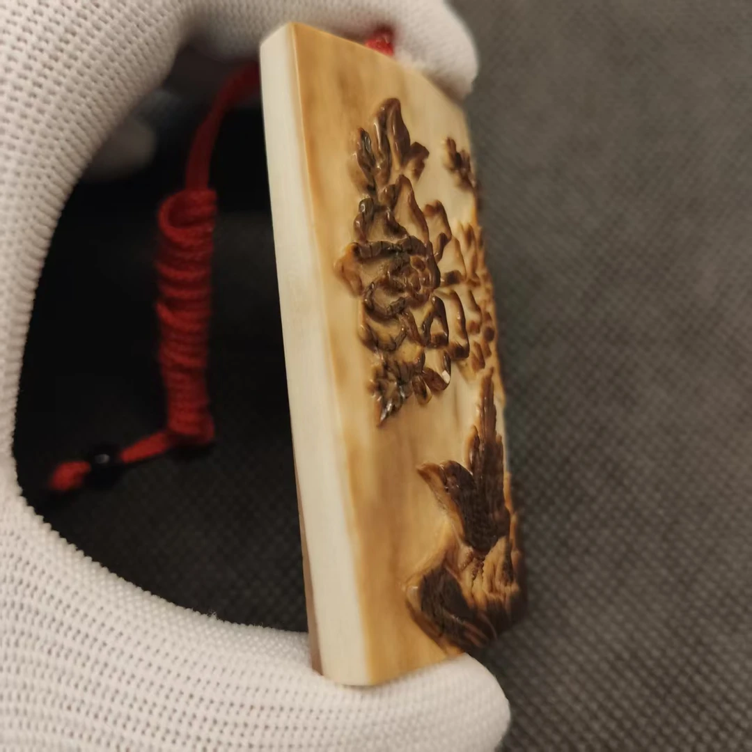 C00007皮雕无事牌猛犸牙工艺品