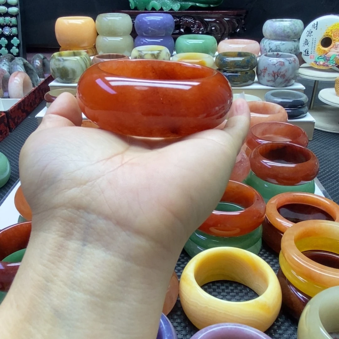 ****容石英质玉未镶嵌手镯