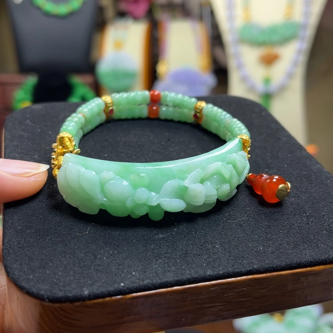 翡翠未镶嵌颈饰天然翡翠手牌