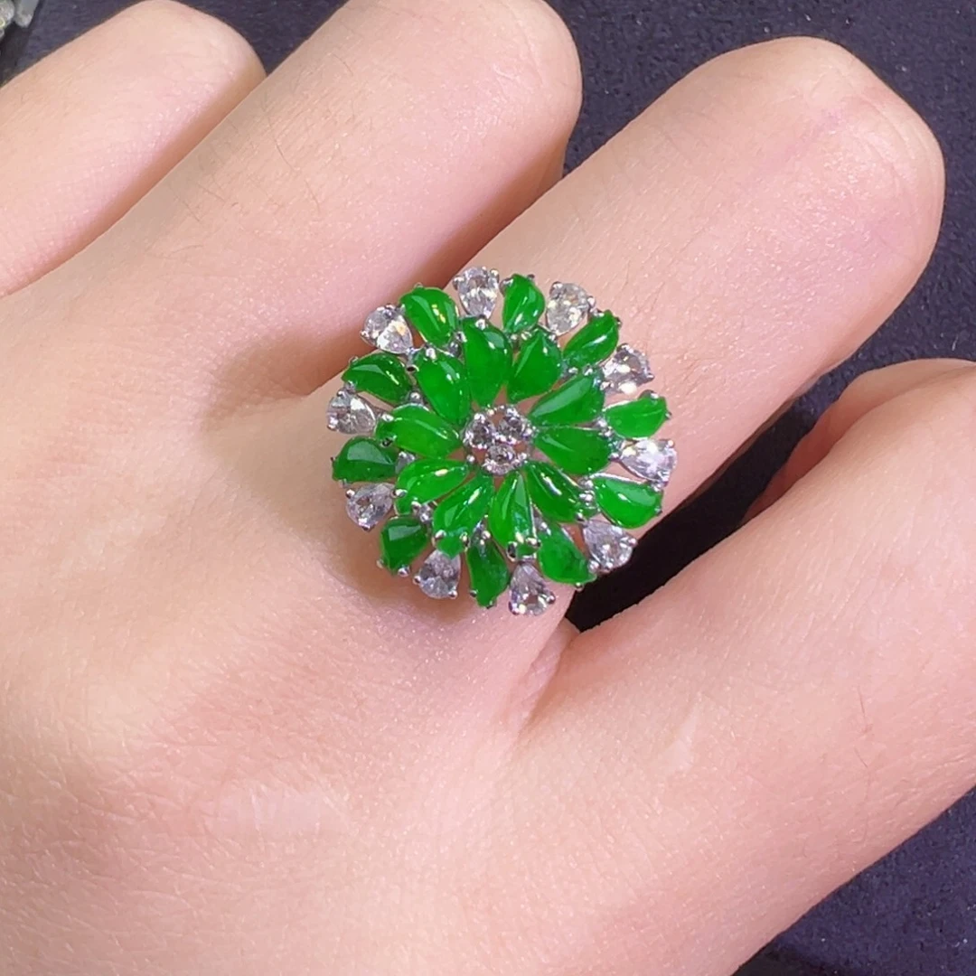 翡翠戒指18K金镶嵌花朵