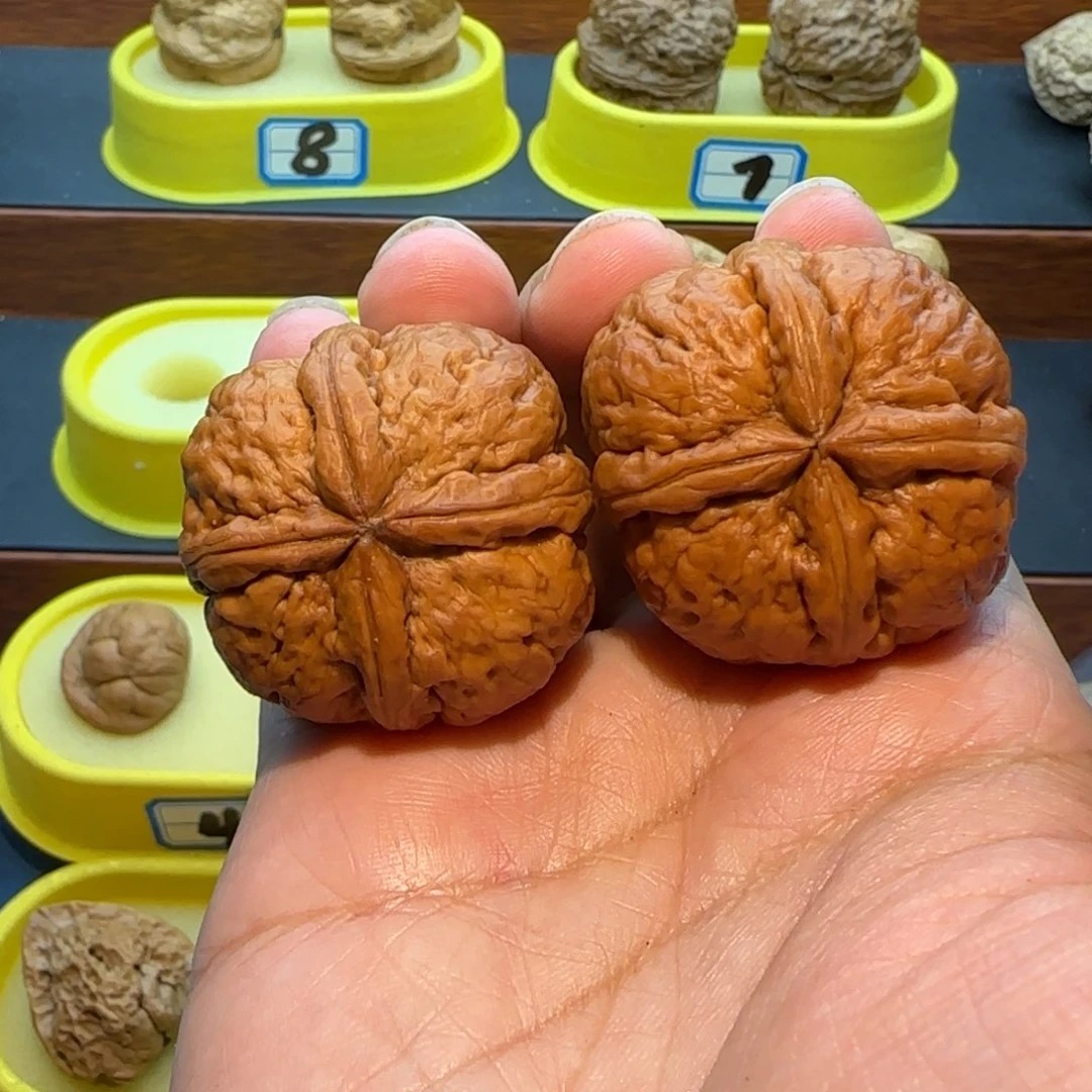 0***6桃核把件四炸核桃