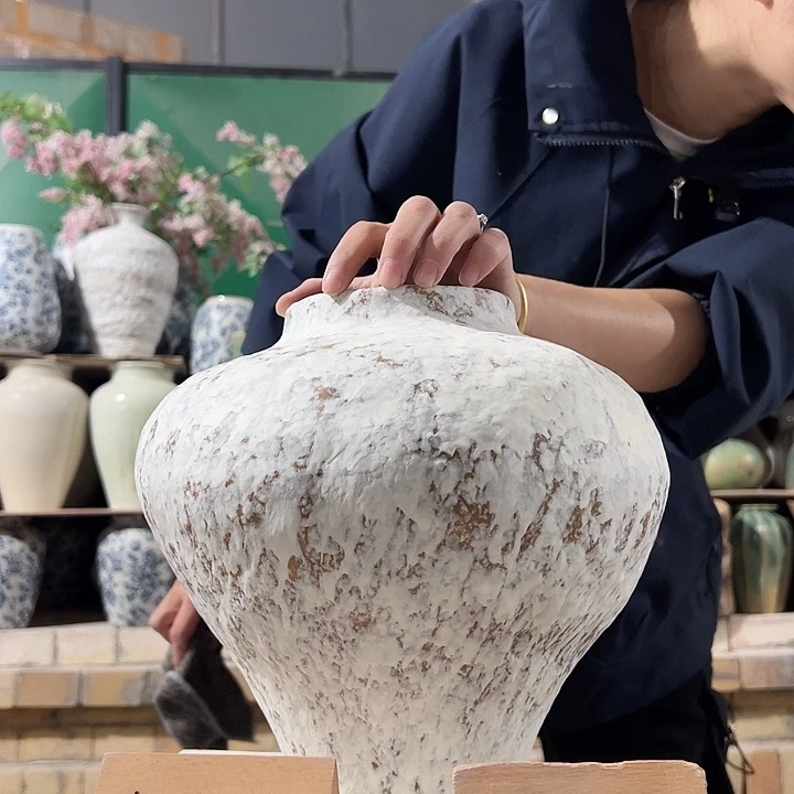 景德镇陶瓷花瓶工厂