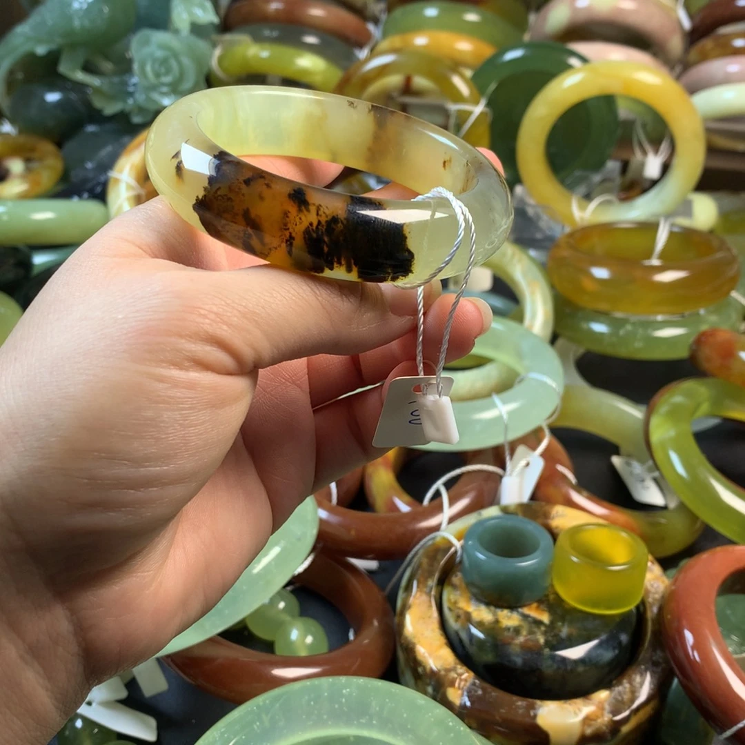 蛇纹石玉未镶嵌手镯