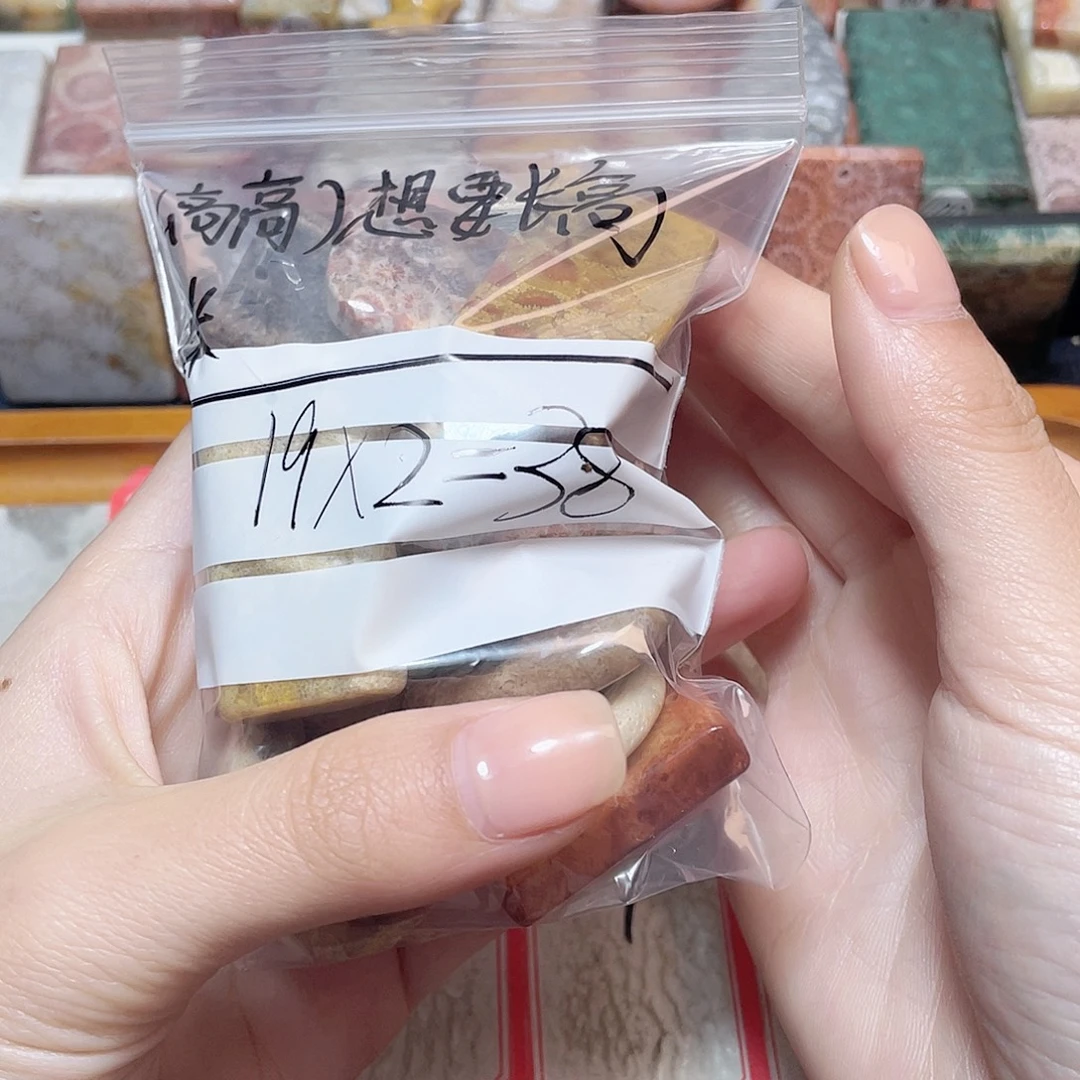 （***高硅化珊瑚（珊瑚玉）合金颈饰