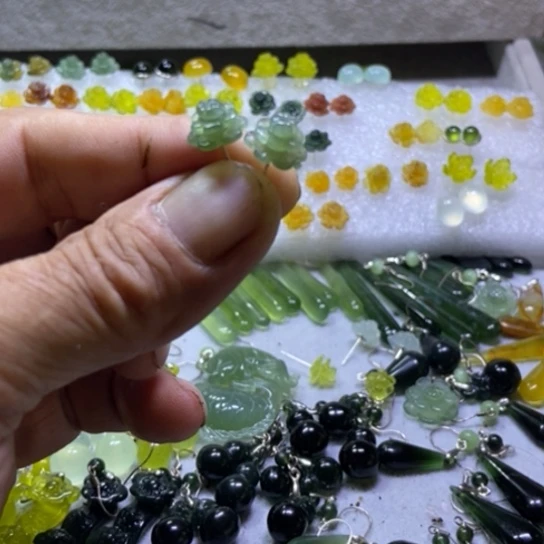 合金蛇纹石玉耳钉