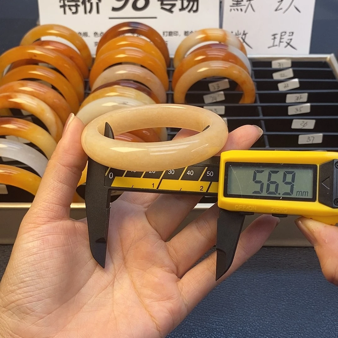未镶嵌石英质玉（黄龙玉）手镯25号茄子山粉色系