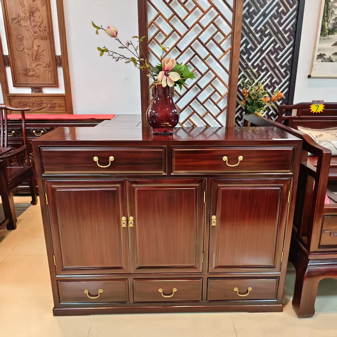 酸枝木 素面三门带抽餐边柜尺寸:长133宽40高104