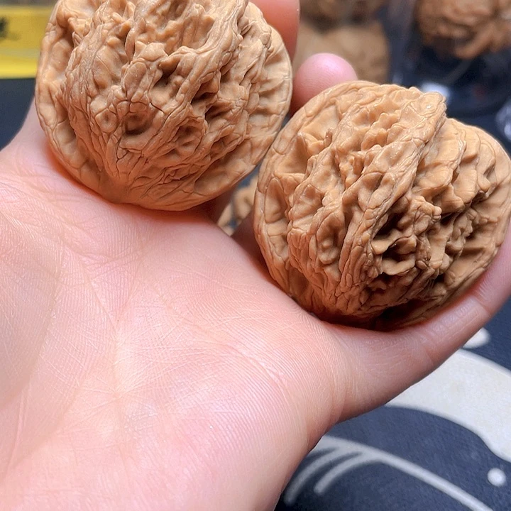 文玩核桃吊坠虎头一对