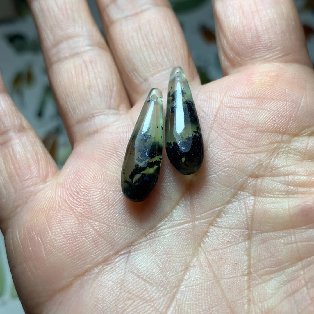 蛇纹石玉耳环未镶嵌