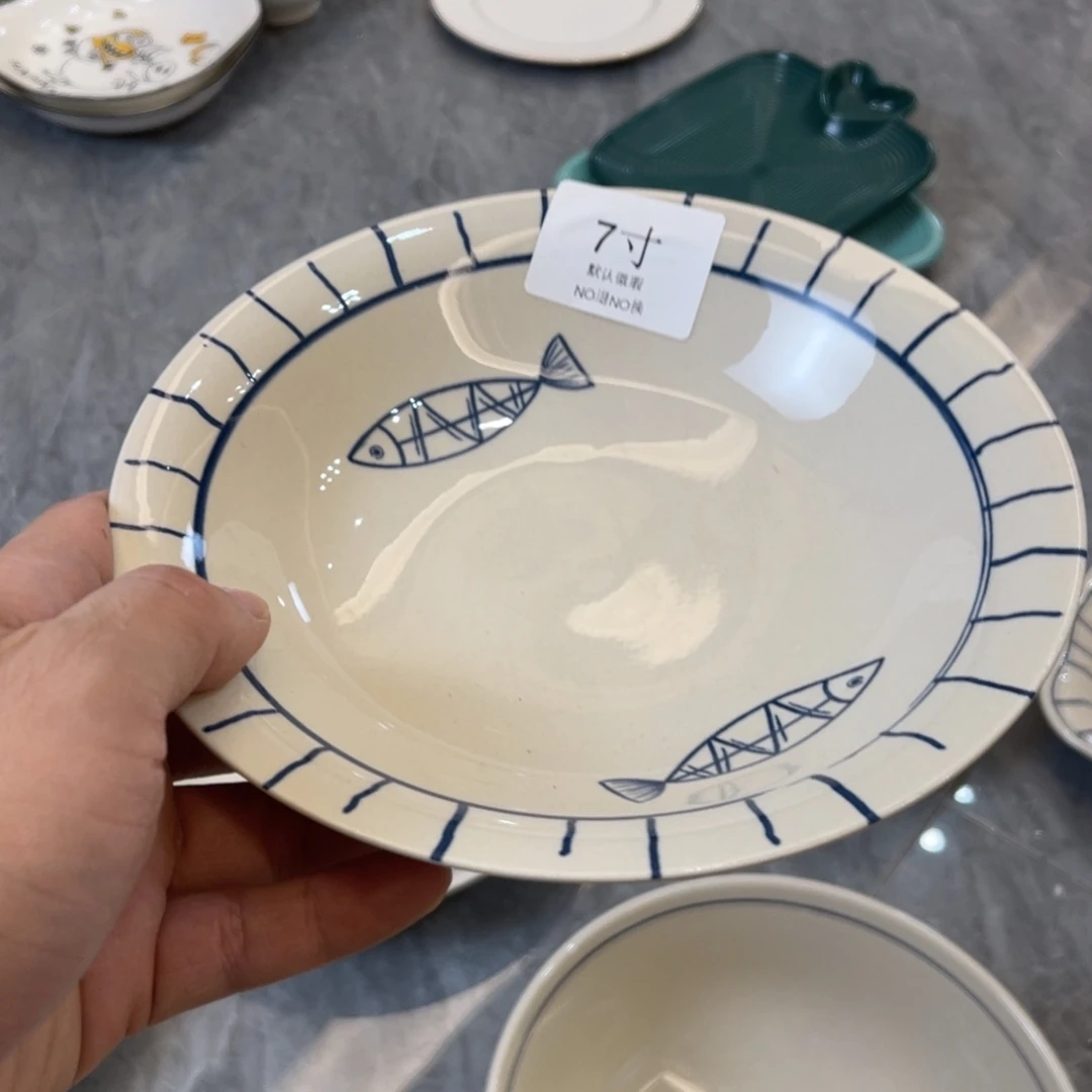 陶瓷微瑕餐具介意勿拍，满18飞！