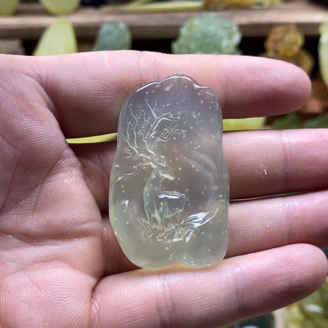 岫玉未镶嵌鹿吊坠