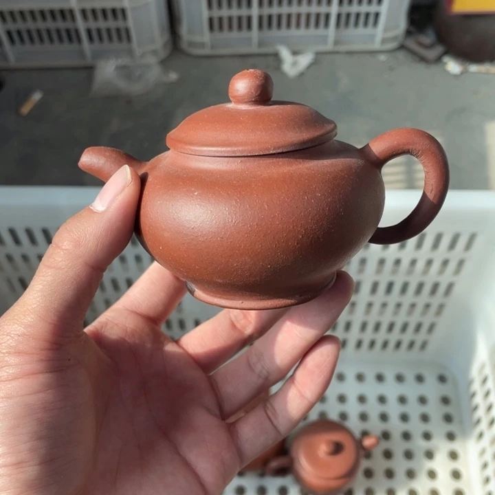 紫砂茶壶老厂紫砂壶一件。