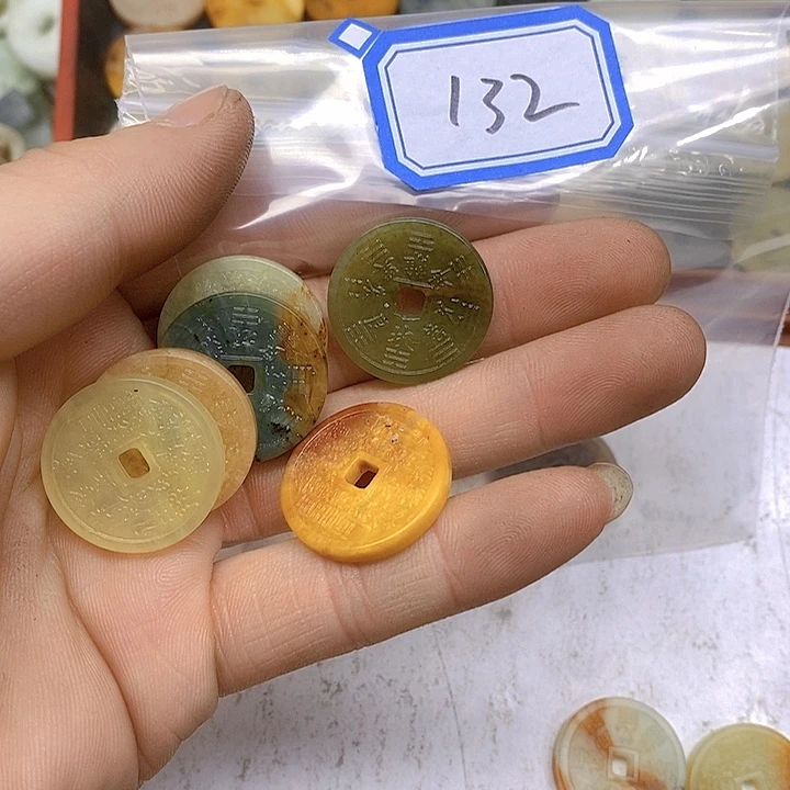 蛇纹石玉颈饰未镶嵌阿**?132