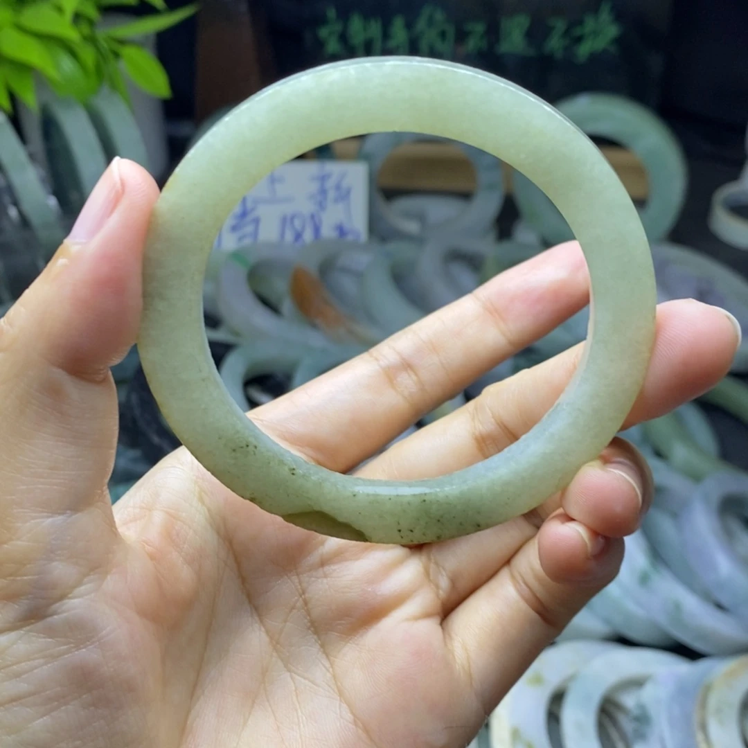 定制翡翠未镶嵌手镯