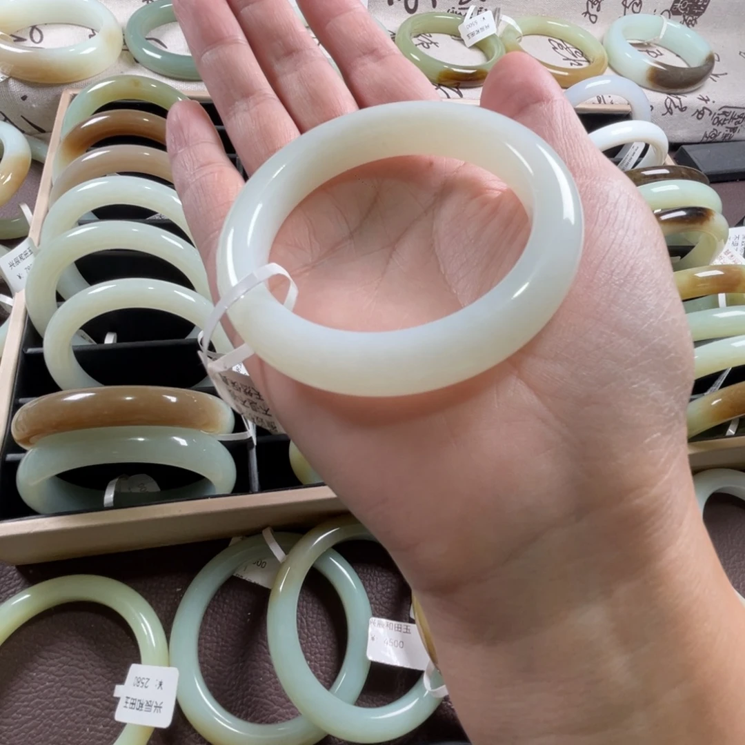 和田玉未镶嵌手镯