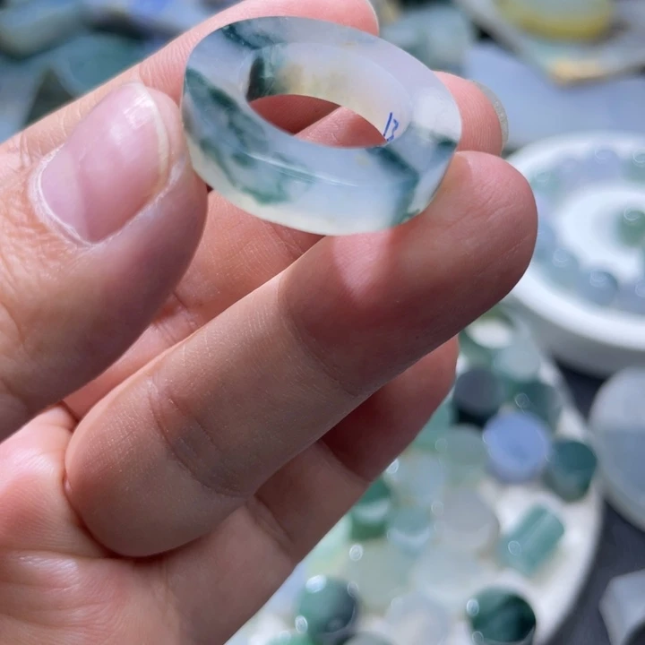 定制翡翠未镶嵌天然翡翠13-18冰飘花有纹漏