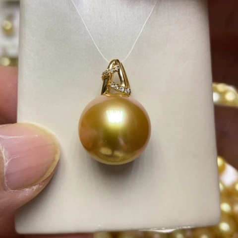 18K金镶嵌颈饰海水珍珠