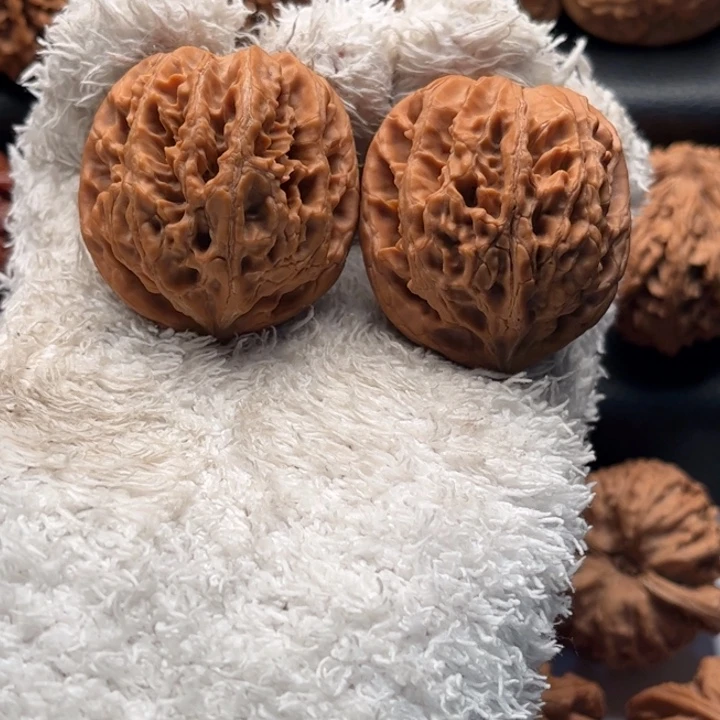 黑***巴文玩核桃把件通天纹