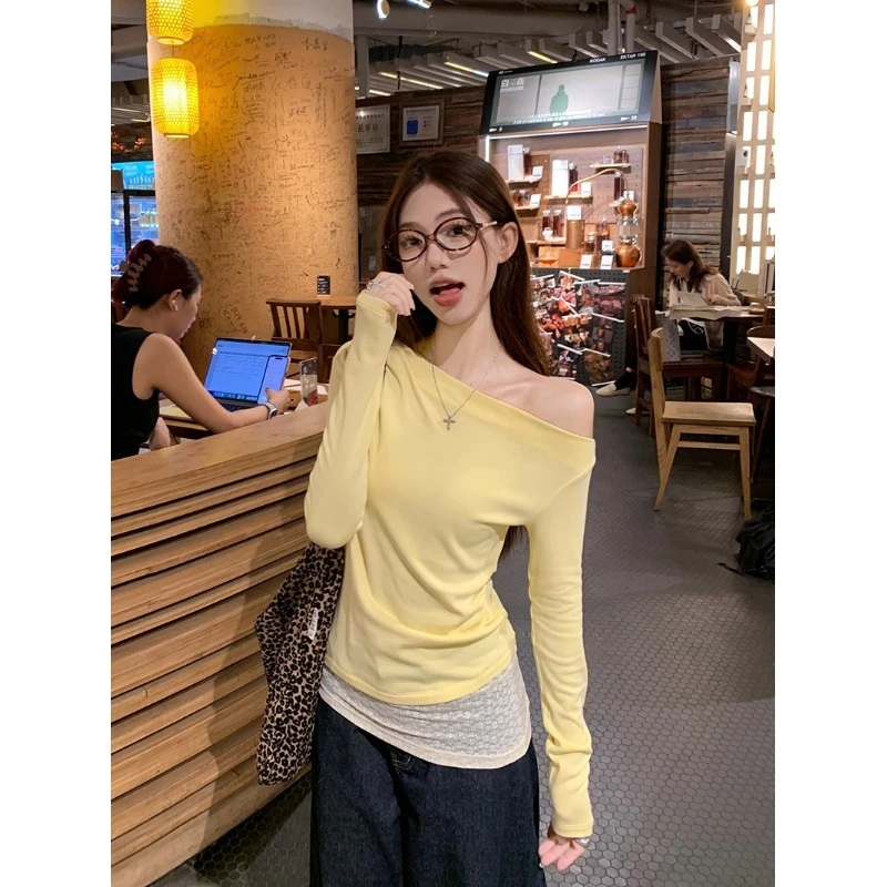 黄色纯欲性感假两件斜肩蕾丝拼接长袖T恤女秋季修身小众露肩上衣