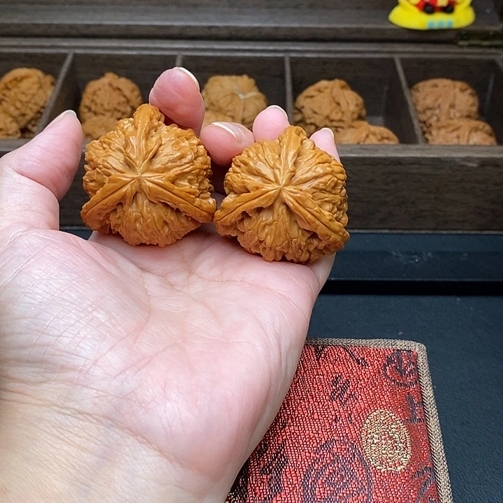 ****虫把件文玩核桃白奔
