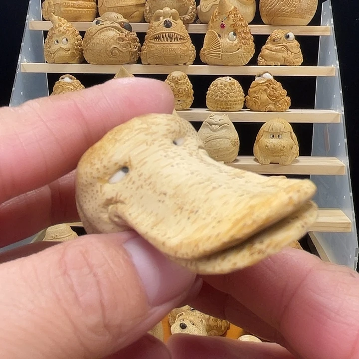 竹竹根雕鸭嘴兽手把件