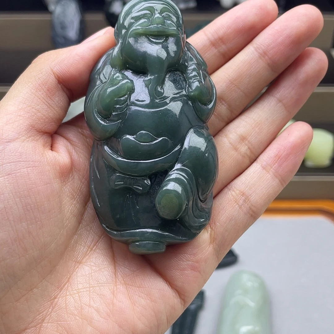 茉***茶和田玉未镶嵌颈饰