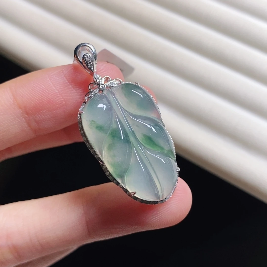 翡翠颈饰18K金镶嵌叶子