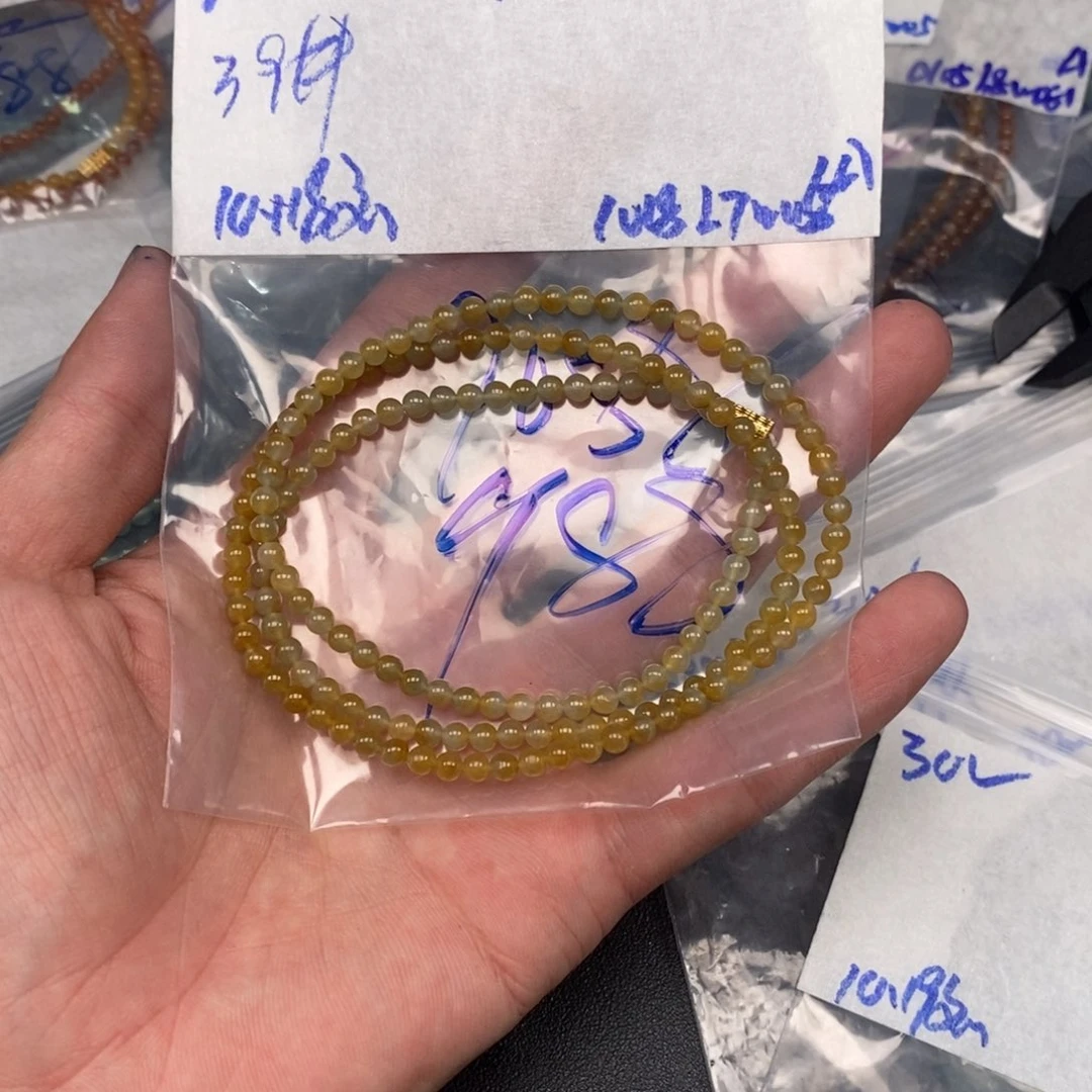 定制翡翠未镶嵌。*