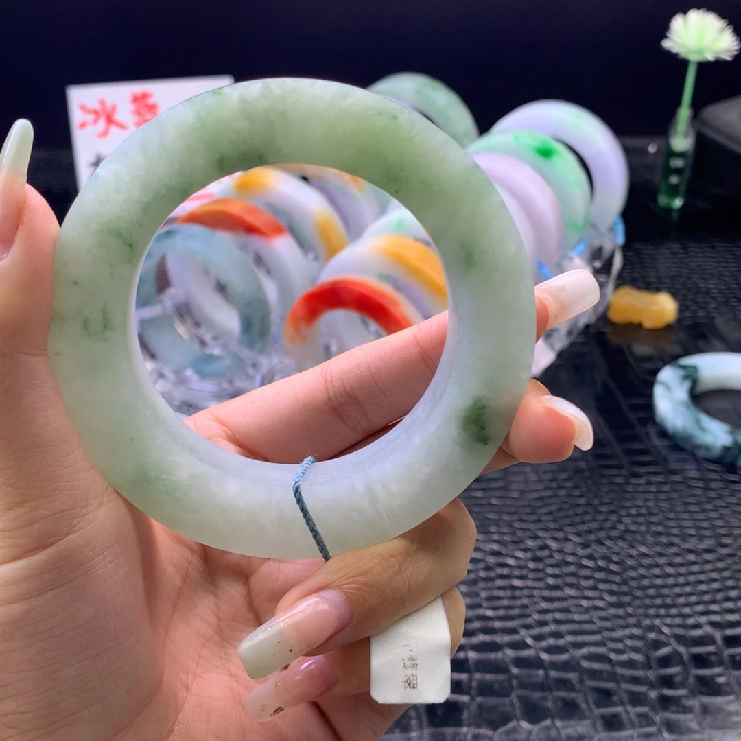 用***5定制翡翠未镶嵌手镯