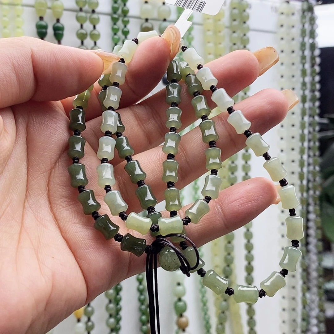 小***1和田玉未镶嵌颈饰