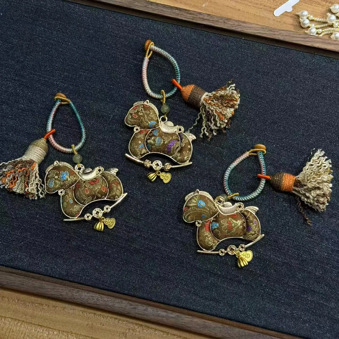 合金胸针 【去野知物】｜岁岁进金小金马｜宝藏店铺中式压襟/包挂