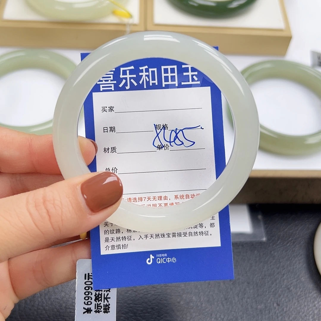 和田玉未镶嵌手镯