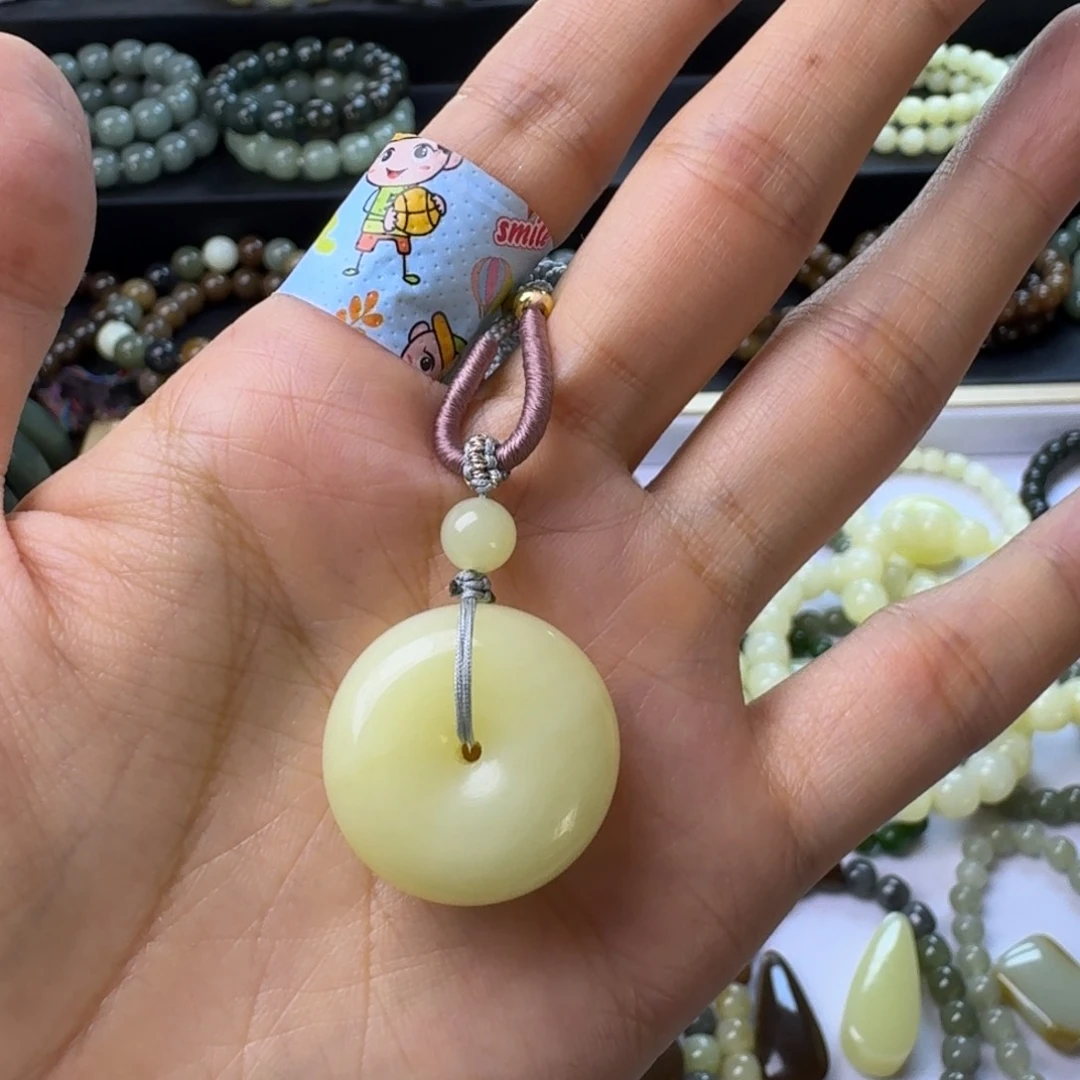 和田玉未镶嵌颈饰浅*?