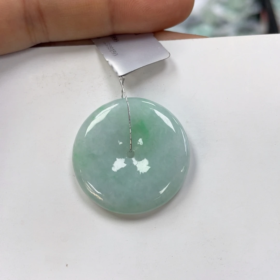 翡翠颈饰未镶嵌平安扣