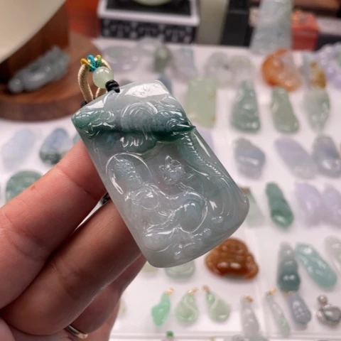 颈饰未镶嵌翡翠玉