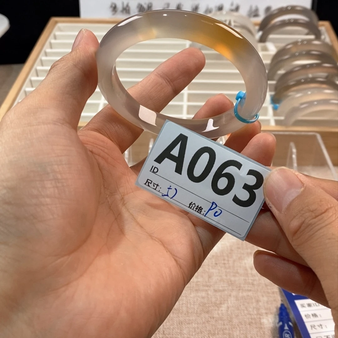 玛瑙/玉髓手镯未镶嵌腐*