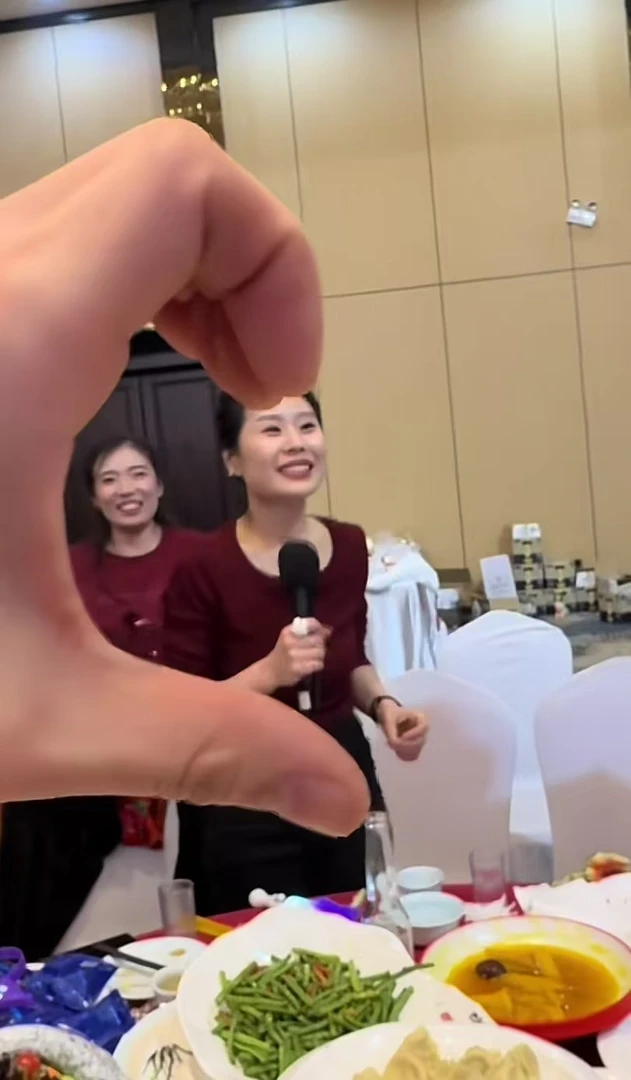 Miss huo2025年款大领内搭A 酒红色 2391-1