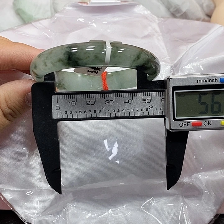 翡翠手镯未镶嵌225