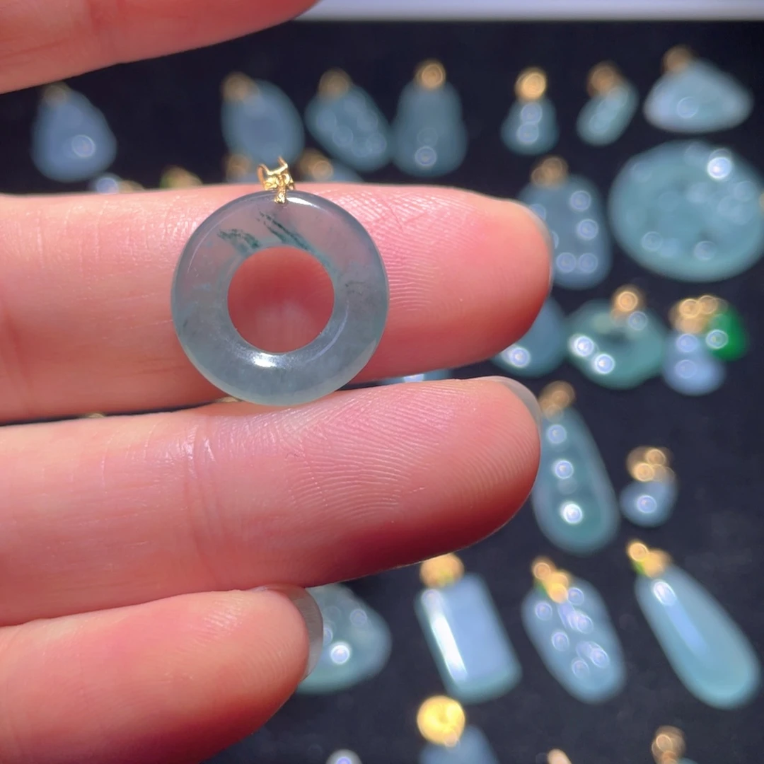 翡翠18K金镶嵌颈饰