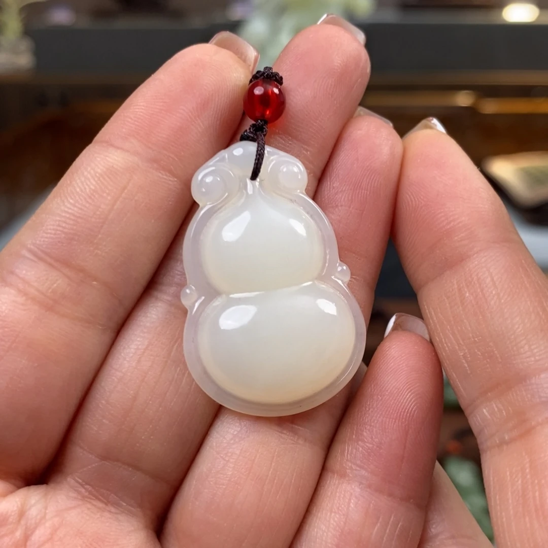 蛇纹石玉挂件未镶嵌