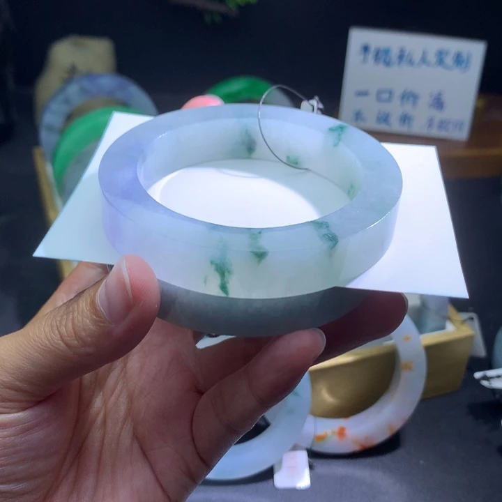定制翡翠未镶嵌翡翠手镯