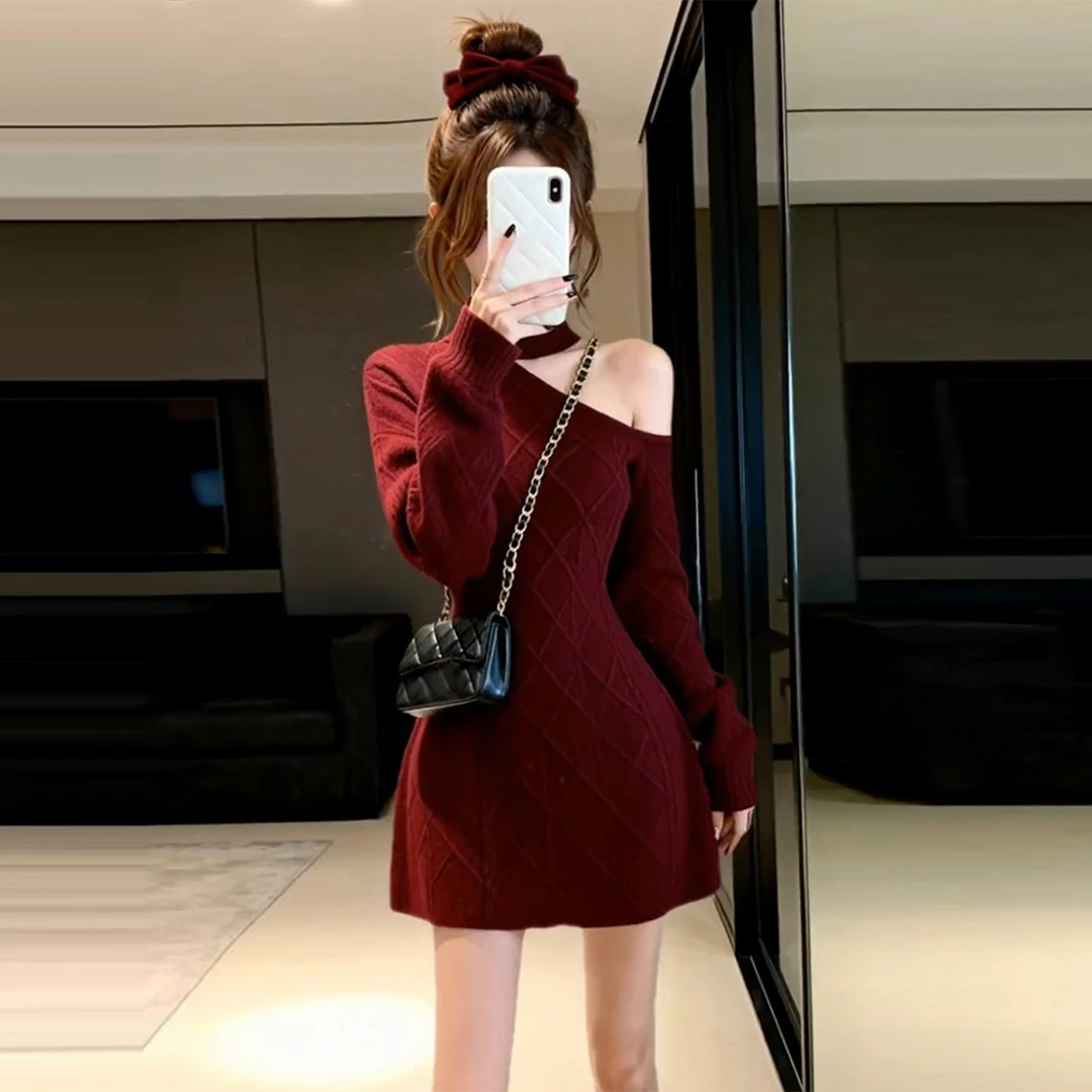 2026新款过年新年战袍红色斜肩针织连衣裙女秋冬气质收腰a字短裙