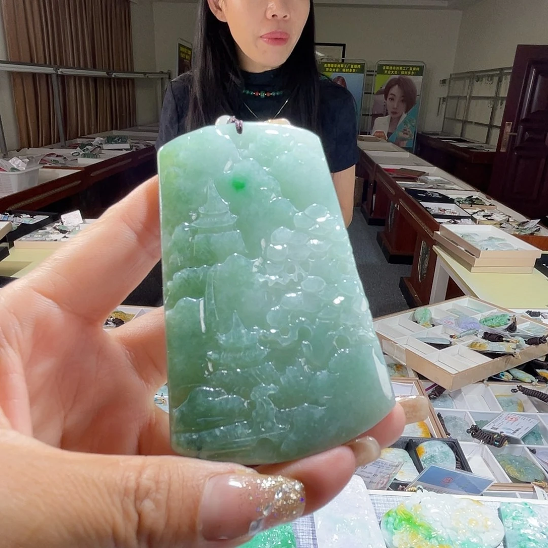 翡翠未镶嵌颈饰一
