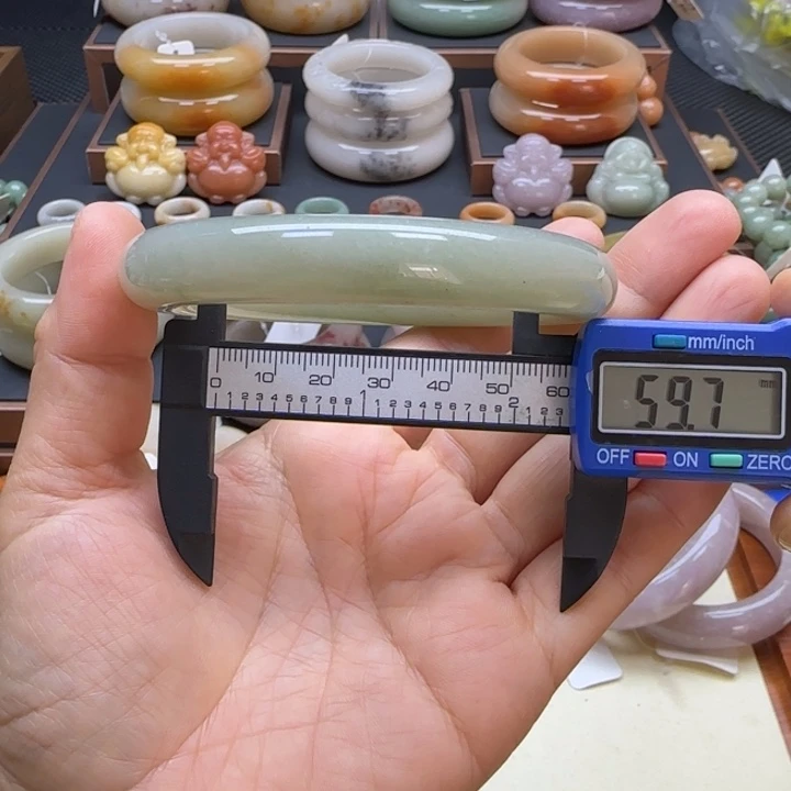 石英岩玉未镶嵌手镯