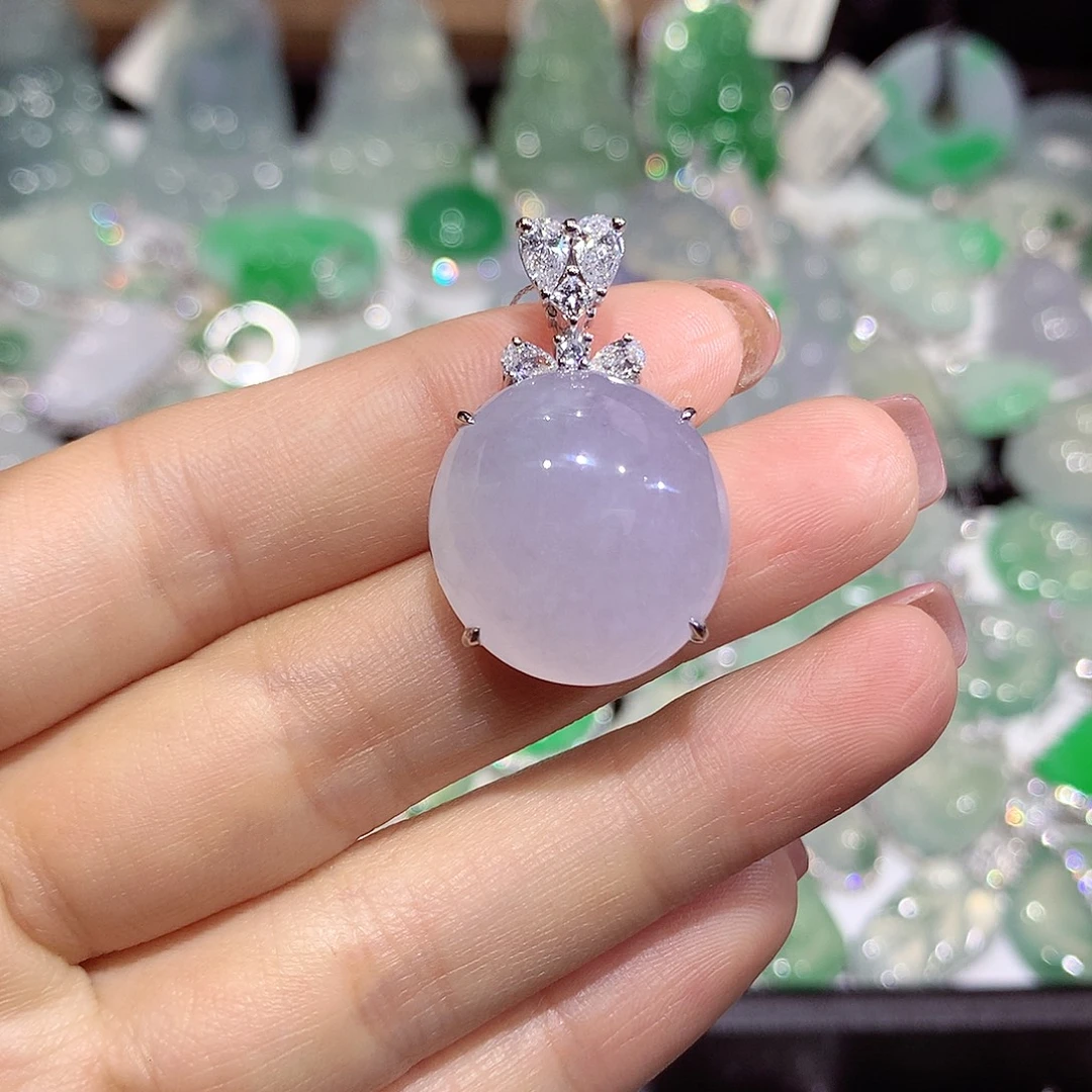 翡翠18K金镶嵌颈饰蛋