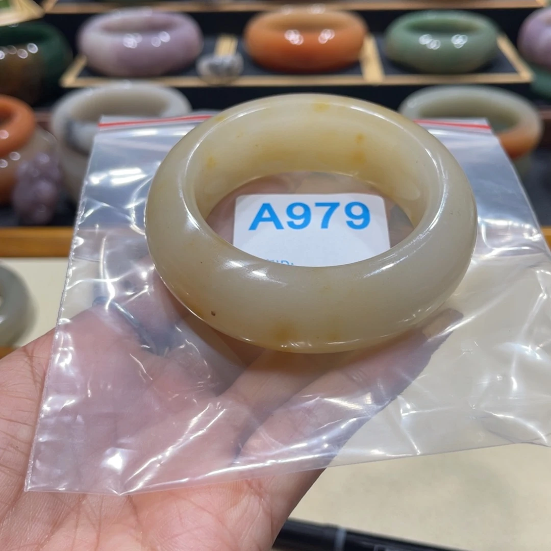 未镶嵌手镯石英岩玉陆**一