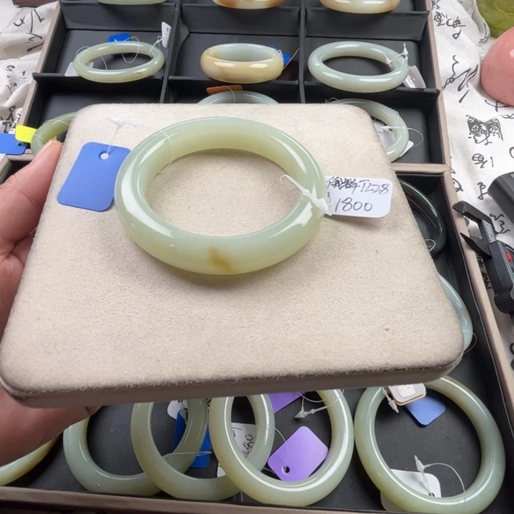 未镶嵌手镯和田玉玲珑美镯57