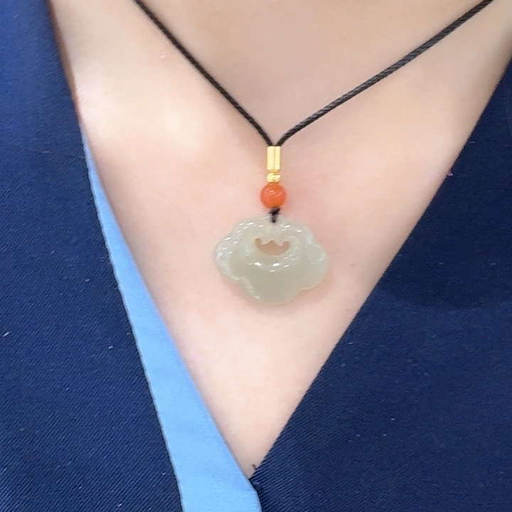 石英质玉合金颈饰